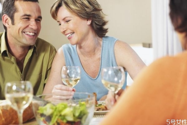 結(jié)婚后跟公婆一起住會怎么樣 應(yīng)不應(yīng)該和公婆住一起 結(jié)婚后跟公婆一起住會怎么樣 應(yīng)不應(yīng)該和公婆住一起