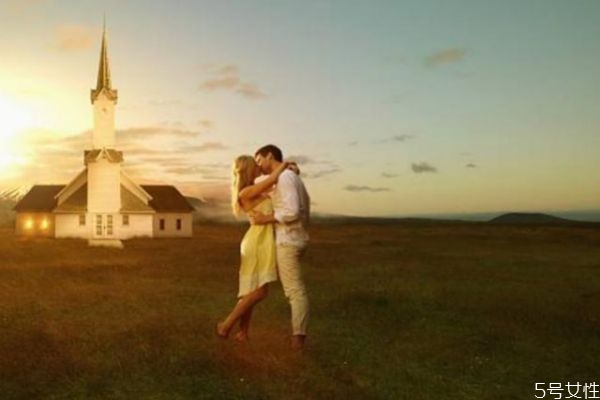 戀愛期如何判斷這個男人值得愛 什么男人值得愛 戀愛期如何判斷這個男人值得愛 什么男人值得愛