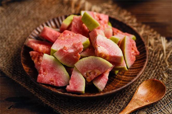 番石榴吃了會上火嗎 番石榴一天吃多少合適 番石榴吃了會上火嗎 番石榴一天吃多少合適