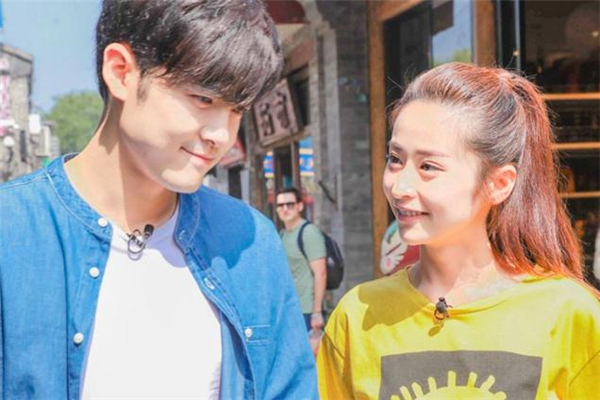 被追求時(shí)該不該收禮物 追求者送的禮物該不該收 被追求時(shí)該不該收禮物 追求者送的禮物該不該收