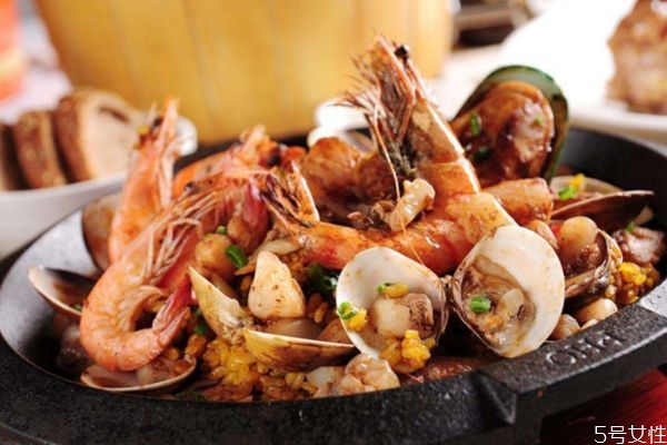 什么食物吃了會中毒呢 海鮮不能和什么一起吃呢 什么食物吃了會中毒呢 海鮮不能和什么一起吃呢