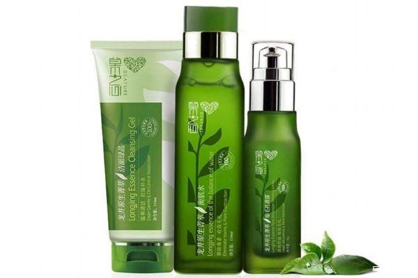 為什么爽膚水永遠(yuǎn)比乳先用完呢 水乳使用比例是多少呢 為什么爽膚水永遠(yuǎn)比乳先用完呢 水乳使用比例是多少呢