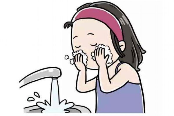 秋季應(yīng)該怎么洗臉呢 秋季應(yīng)不應(yīng)該用冷水洗臉呢 秋季應(yīng)該怎么洗臉呢 秋季應(yīng)不應(yīng)該用冷水洗臉呢