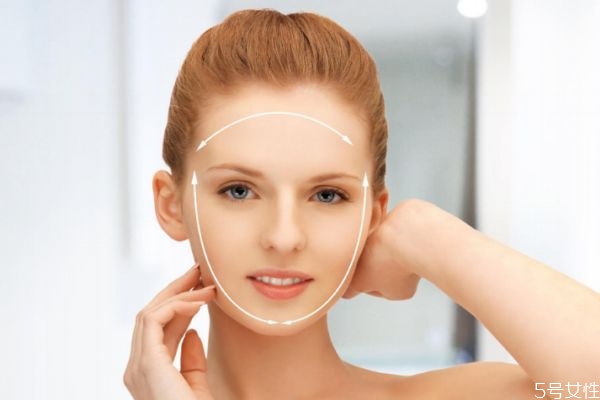 秋季應(yīng)該怎么洗臉呢 秋季應(yīng)不應(yīng)該用冷水洗臉呢 秋季應(yīng)該怎么洗臉呢 秋季應(yīng)不應(yīng)該用冷水洗臉呢