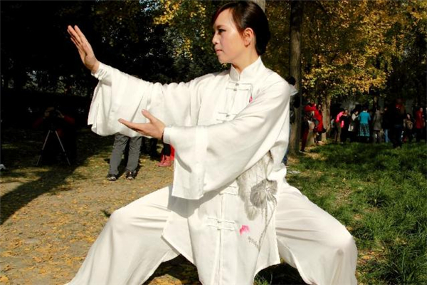 八段錦適合什么人練 八段錦什么人不能練 八段錦適合什么人練 八段錦什么人不能練