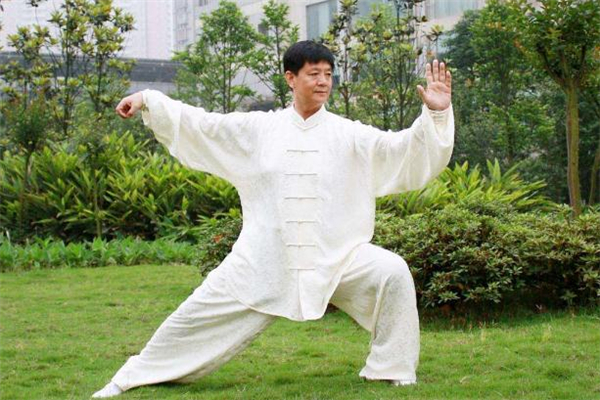 八段錦是什么 八段錦是太極的一種嗎 八段錦是什么 八段錦是太極的一種嗎