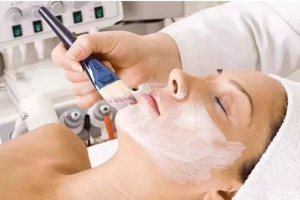 刷酸后多久能洗臉 刷酸正確的護(hù)膚步驟 刷酸后多久能洗臉 刷酸正確的護(hù)膚步驟