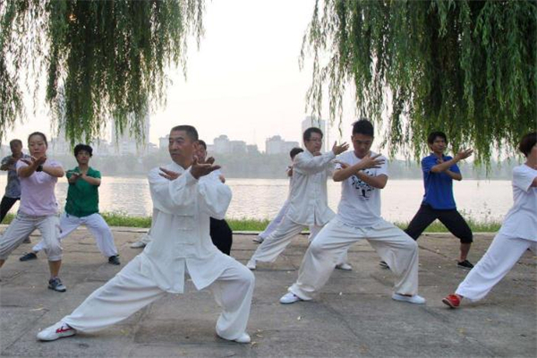 八段錦是哪八段 八段錦口訣及動作要領(lǐng) 八段錦是哪八段 八段錦口訣及動作要領(lǐng)