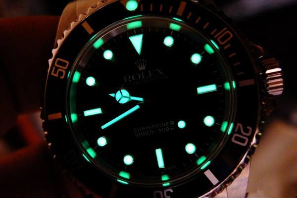 夜光機(jī)械表哪個(gè)品牌好 夜光機(jī)械表對(duì)人體有危害嗎 夜光機(jī)械表哪個(gè)品牌好 夜光機(jī)械表對(duì)人體有危害嗎