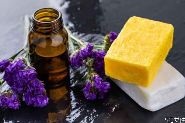 怎么用硫磺皂洗臉 硫磺皂洗臉的作用 怎么用硫磺皂洗臉 硫磺皂洗臉的作用