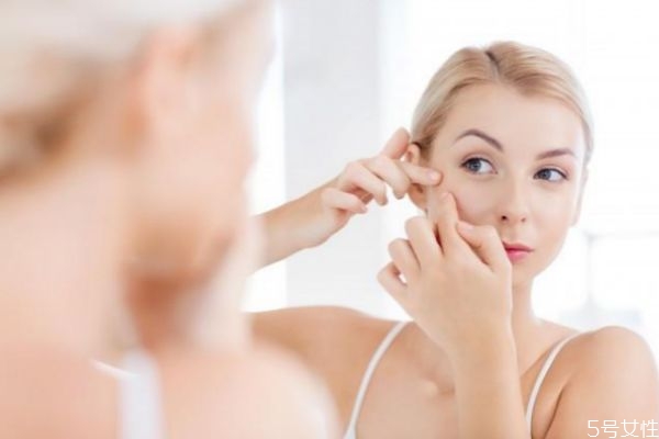 擠掉痘痘后紅腫怎么消 快速消除紅腫的痘痘 擠掉痘痘后紅腫怎么消 快速消除紅腫的痘痘