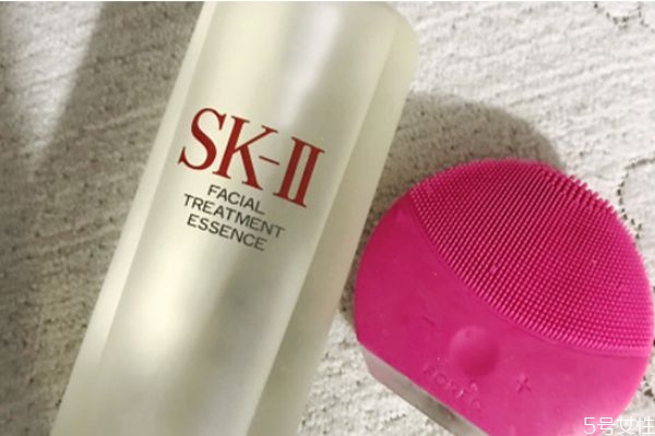 sk2神仙水味道臭正常嗎 神仙水不同肌齡的使用效果 sk2神仙水味道臭正常嗎 神仙水不同肌齡的使用效果