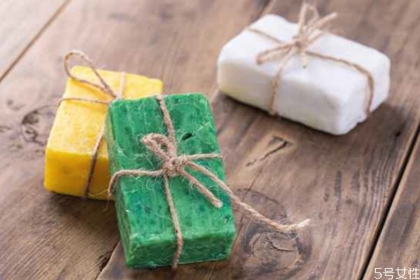 怎么用硫磺皂洗臉 硫磺皂洗臉的作用 怎么用硫磺皂洗臉 硫磺皂洗臉的作用