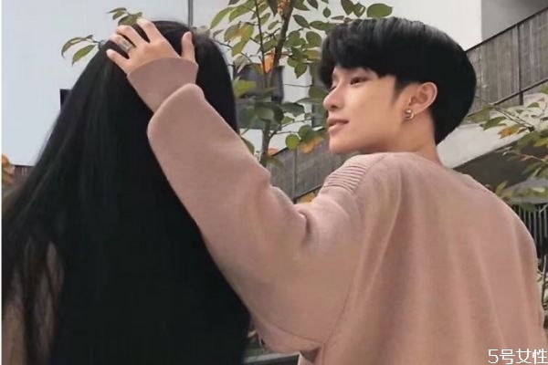 剛談戀愛(ài)總想著分手什么心態(tài) 兩個(gè)人在一起最重要是什么