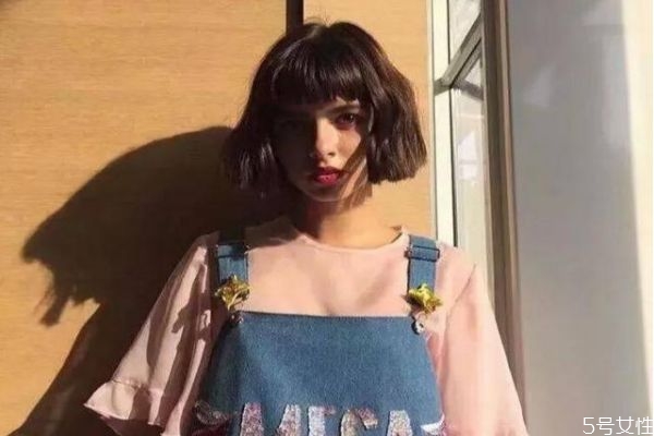 皮膚黃的女生染什么顏色頭發(fā)好看 染發(fā)怎么挑色 皮膚黃的女生染什么顏色頭發(fā)好看 染發(fā)怎么挑色