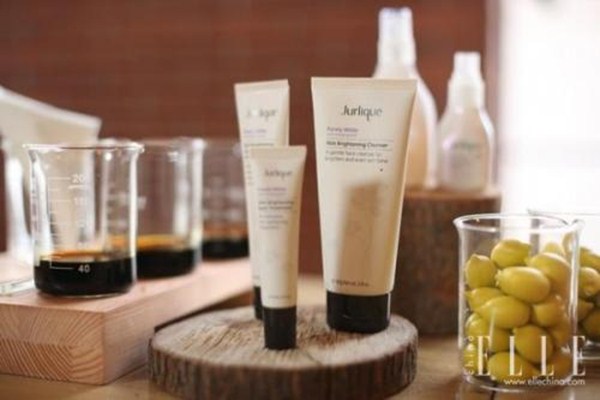 護膚品香精有什么危害 有香味的護膚品都有香精嗎 護膚品香精有什么危害 有香味的護膚品都有香精嗎