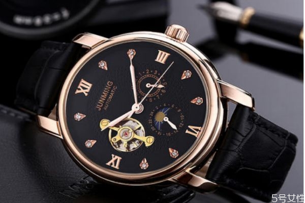 手表日常應(yīng)該怎么保養(yǎng)呢 手表日常保養(yǎng)應(yīng)該注意什么呢 手表日常應(yīng)該怎么保養(yǎng)呢 手表日常保養(yǎng)應(yīng)該注意什么呢