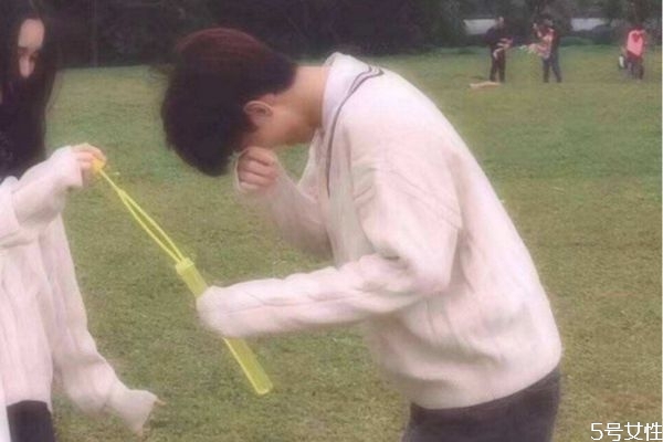 剛談戀愛(ài)總想著分手什么心態(tài) 兩個(gè)人在一起最重要是什么