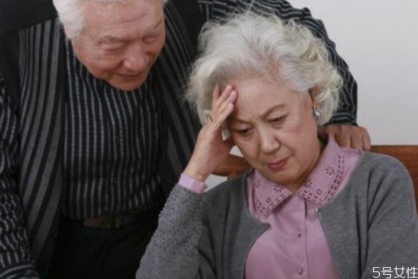 中風(fēng)后有什么癥狀呢 中風(fēng)有什么危害呢 中風(fēng)后有什么癥狀呢 中風(fēng)有什么危害呢