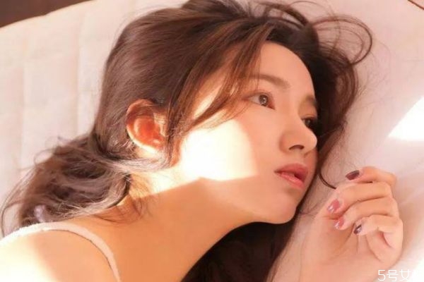 女生染什么顏色頭發(fā)好看 今年女生流行染什么顏色的頭發(fā) 女生染什么顏色頭發(fā)好看 今年女生流行染什么顏色的頭發(fā)