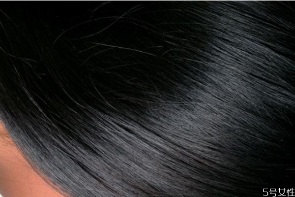黑色頭發(fā)顯老還是顯小 哪些人不適合黑色頭發(fā) 黑色頭發(fā)顯老還是顯小 哪些人不適合黑色頭發(fā)