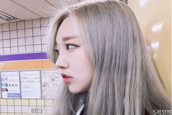 染頭發(fā)會(huì)影響穿衣嗎 多久染一次頭發(fā)最合適 染頭發(fā)會(huì)影響穿衣嗎 多久染一次頭發(fā)最合適