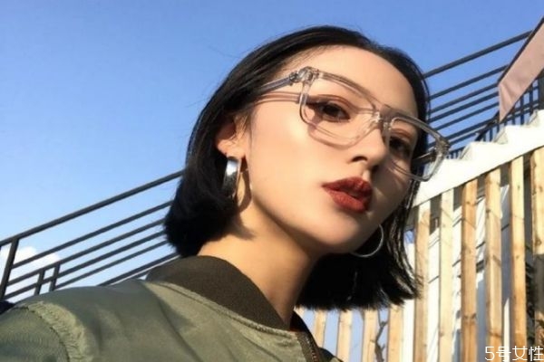 哪些人最適合黑色頭發(fā) 這些黑色發(fā)型顯白又時(shí)尚 哪些人最適合黑色頭發(fā) 這些黑色發(fā)型顯白又時(shí)尚