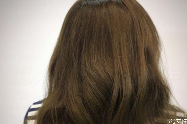 染發(fā)什么顏色能遮住白發(fā) 蓋白發(fā)一步到位的方法 染發(fā)什么顏色能遮住白發(fā) 蓋白發(fā)一步到位的方法