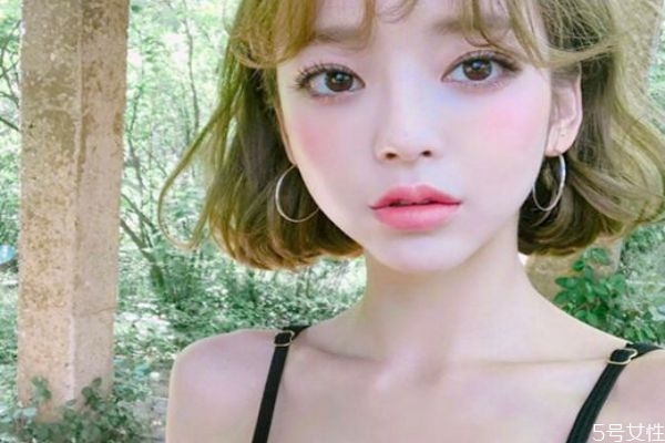 第一次染頭發(fā)什么顏色好 四款自然系發(fā)色推薦 第一次染頭發(fā)什么顏色好 四款自然系發(fā)色推薦