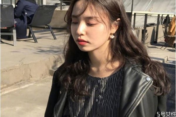 哪些人最適合黑色頭發(fā) 這些黑色發(fā)型顯白又時(shí)尚 哪些人最適合黑色頭發(fā) 這些黑色發(fā)型顯白又時(shí)尚