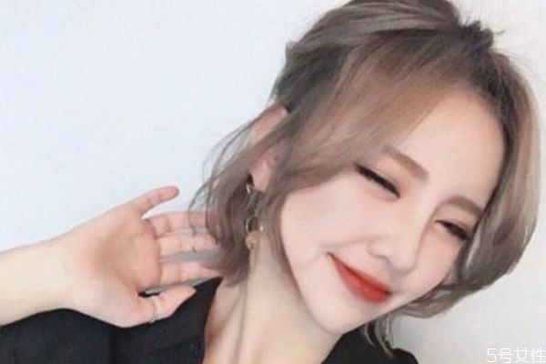 什么冷色系染發(fā)不用漂 膚色暗黃染發(fā)顏色選擇 什么冷色系染發(fā)不用漂 膚色暗黃染發(fā)顏色選擇