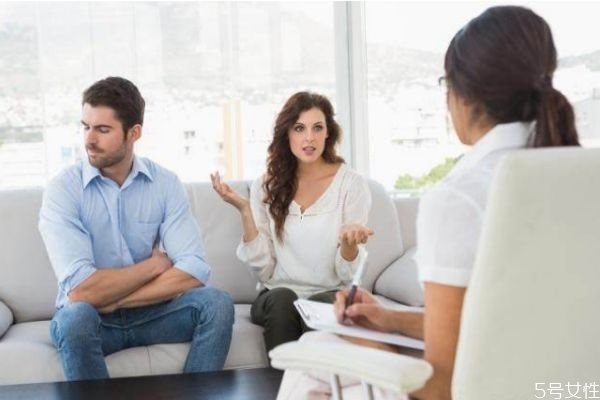 大男子主義的戀愛表現 男朋友大男人主義的表現 大男子主義的戀愛表現 男朋友大男人主義的表現