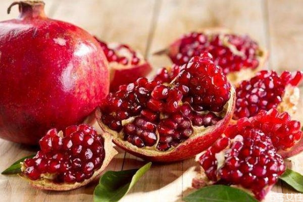 吃什么會(huì)預(yù)防皮膚的衰老呢 皮膚衰老應(yīng)該注意什么呢 吃什么會(huì)預(yù)防皮膚的衰老呢 皮膚衰老應(yīng)該注意什么呢