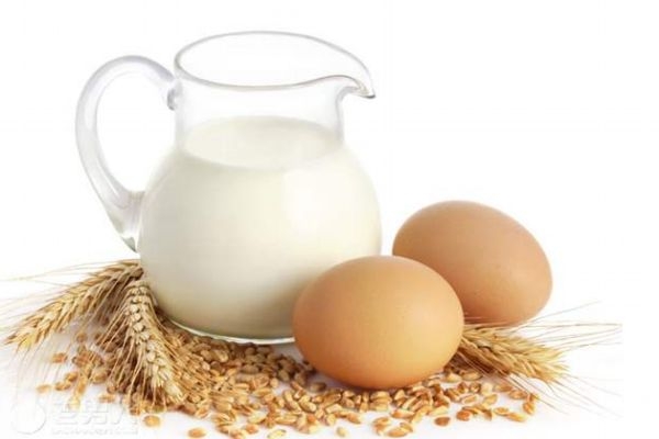 吃什么會預防皮膚的衰老呢 皮膚衰老應(yīng)該注意什么呢