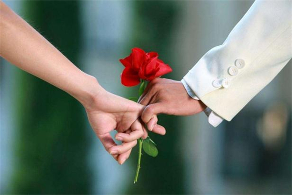 遇到暗戀的人該主動(dòng)嗎 遇到自己暗戀的人怎么辦 遇到暗戀的人該主動(dòng)嗎 遇到自己暗戀的人怎么辦