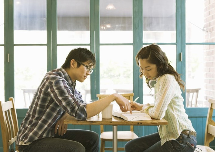 同學(xué)之間有了曖昧要怎么處理 同學(xué)之間的曖昧是正常的么 同學(xué)之間有了曖昧要怎么處理 同學(xué)之間的曖昧是正常的么