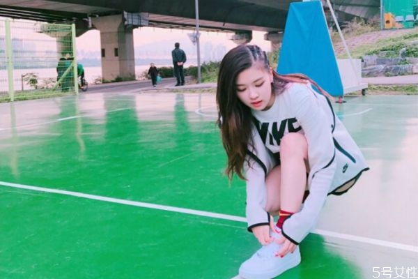 男人都喜歡什么類型的女人 讓男人一見鐘情的六種女人 男人都喜歡什么類型的女人 讓男人一見鐘情的六種女人