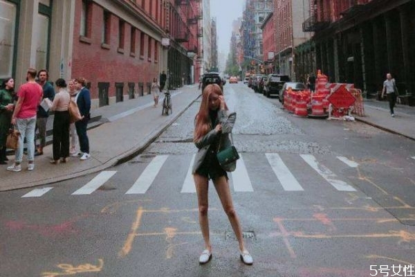 第一次跟女友接吻怎么做 第一次和女友接吻需要多長時(shí)間 第一次跟女友接吻怎么做 第一次和女友接吻需要多長時(shí)間