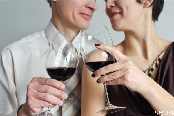 女人怎樣抓住男人的心 女生談戀愛的技巧和方法 女人怎樣抓住男人的心 女生談戀愛的技巧和方法