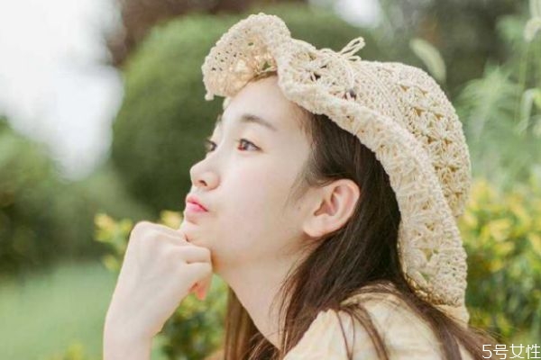 男生接吻為什么不閉眼 男生接吻不閉眼說明什么 男生接吻為什么不閉眼 男生接吻不閉眼說明什么