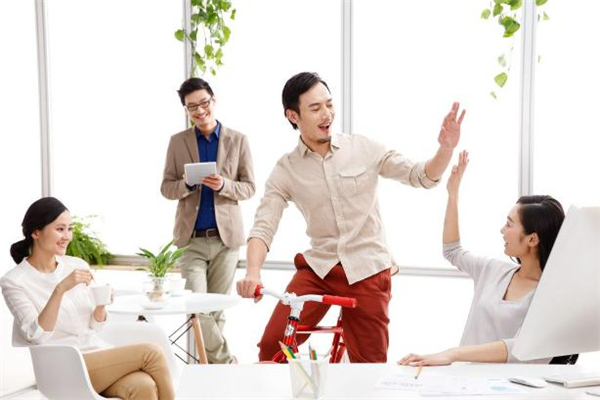 為什么不允許辦公室戀愛 辦公室戀愛會(huì)不會(huì)影響工作 為什么不允許辦公室戀愛 辦公室戀愛會(huì)不會(huì)影響工作