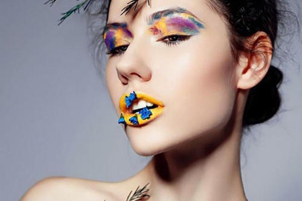 化妝會(huì)使皮膚變差嗎 怎樣化妝是不清潔的 化妝會(huì)使皮膚變差嗎 怎樣化妝是不清潔的