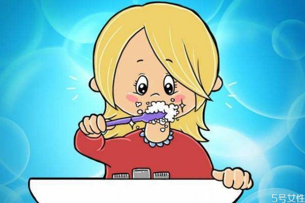 敏感牙齒可以用冷水刷牙嗎 用冷水刷牙好嗎 敏感牙齒可以用冷水刷牙嗎 用冷水刷牙好嗎