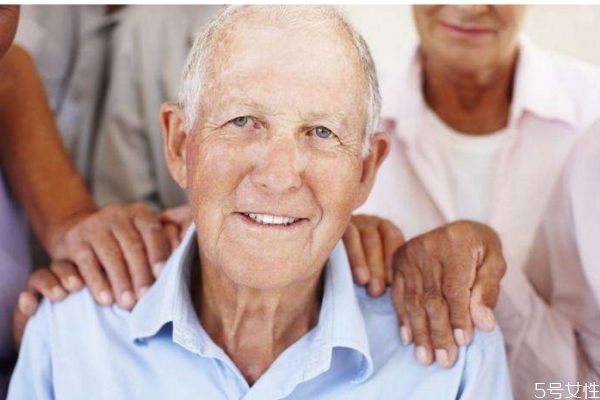 老年癡呆離我們這么近 掌握這幾招遠(yuǎn)離老年癡呆 老年癡呆離我們這么近 掌握這幾招遠(yuǎn)離老年癡呆