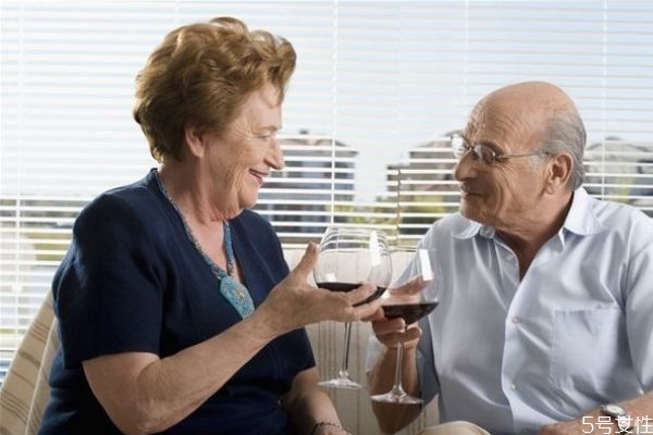 老年癡呆怎么預(yù)防 6個(gè)小動(dòng)作讓你80歲大腦不萎縮 老年癡呆怎么預(yù)防 6個(gè)小動(dòng)作讓你80歲大腦不萎縮