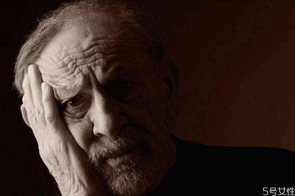 老年癡呆怎么預(yù)防 6個(gè)小動(dòng)作讓你80歲大腦不萎縮 老年癡呆怎么預(yù)防 6個(gè)小動(dòng)作讓你80歲大腦不萎縮