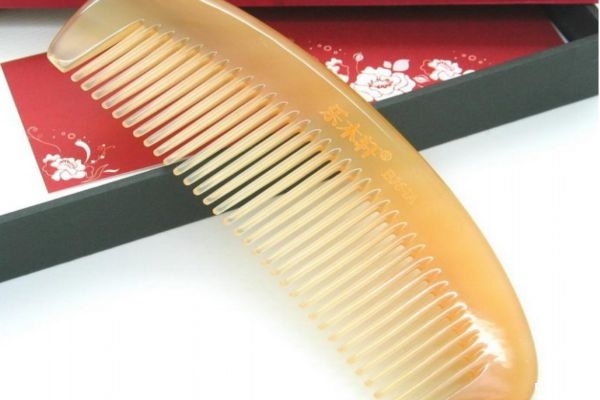 哪種梳子對(duì)頭發(fā)好 買梳子要注意什么 哪種梳子對(duì)頭發(fā)好 買梳子要注意什么