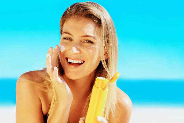 防曬指數(shù)高傷皮膚嗎 高倍數(shù)防曬對(duì)皮膚有哪些傷害 防曬指數(shù)高傷皮膚嗎 高倍數(shù)防曬對(duì)皮膚有哪些傷害