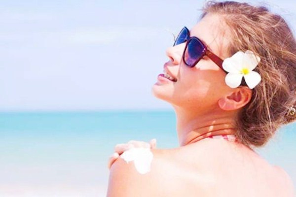 防曬指數(shù)高傷皮膚嗎 高倍數(shù)防曬對(duì)皮膚有哪些傷害 防曬指數(shù)高傷皮膚嗎 高倍數(shù)防曬對(duì)皮膚有哪些傷害