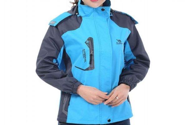 沖鋒衣應該什么時候穿呢 為什么沖鋒衣都很薄呢 沖鋒衣應該什么時候穿呢 為什么沖鋒衣都很薄呢